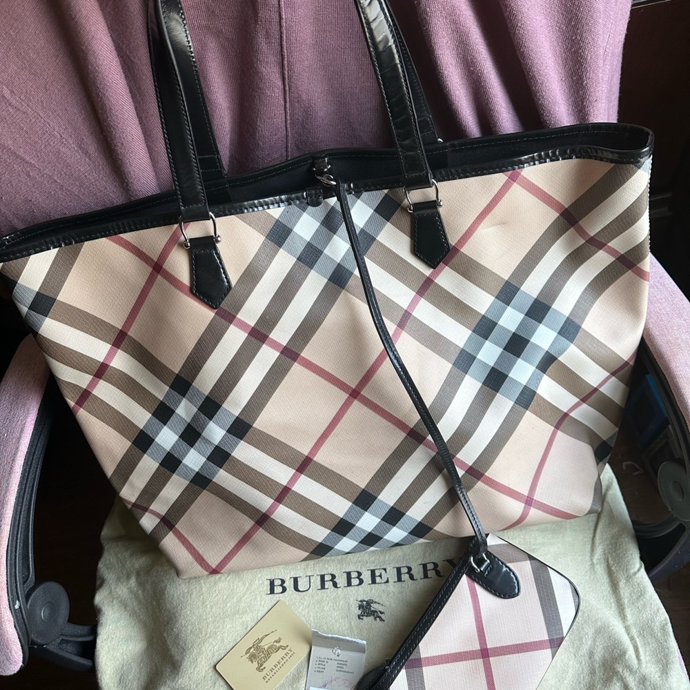 Burberry Giant Nickie Supernova Check Plaid Tote with Wristlet Nova Travel Bag